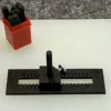Guide aimanté pour aligner les poinçons à frapper